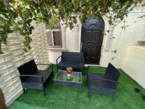 شقةكبيره 4 غرف منها 3 غرف نوم اطلاه مجلس صالة 4-room apartment, including 3 bedrooms, a living room, a sitting room, and a view